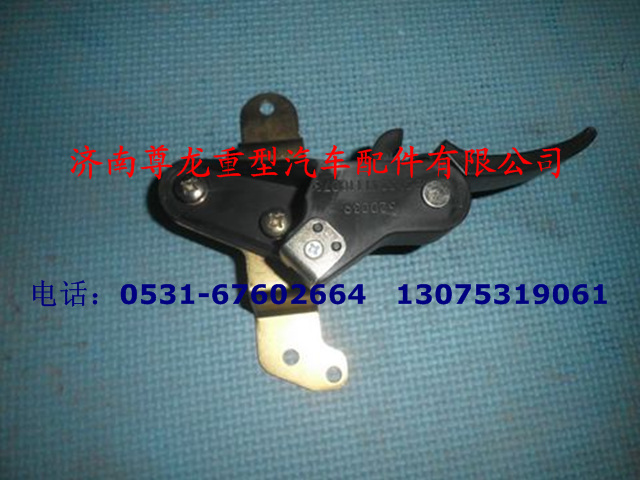 DZ13241110073,面罩锁拉手柄及支架,济南尊龙(原天盛)陕汽配件销售有限公司