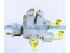 ,四回路配干燥器（弯头）,济南尤耐珂重汽配件销售中心