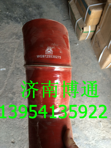 WG9725530275,中冷器出气胶管(曼车架/NG),济南博通重汽备件库