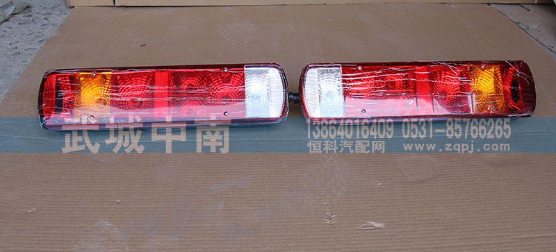 WG9719810001/2,HOWO后尾灯左右,济南武城重型车外饰件厂