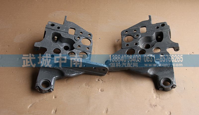 AZ1642430335,左翻转支架 豪沃,济南武城重型车外饰件厂