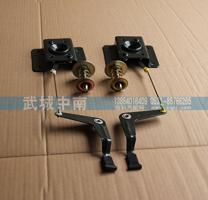 WG1642110027,面罩锁总成 左豪沃,济南武城重型车外饰件厂