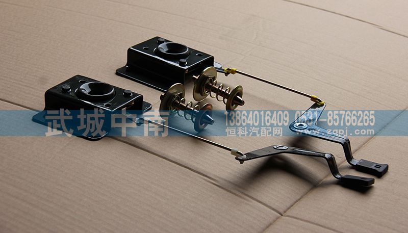 WG1642110027,面罩锁总成 左豪沃,济南武城重型车外饰件厂