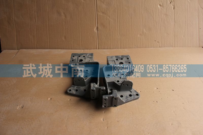 AZ1664430051/2,左右翻转支架A7,济南武城重型车外饰件厂