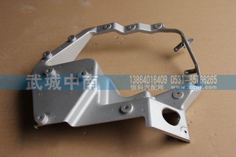 AZ9925720001,A7左大灯支架,济南武城重型车外饰件厂
