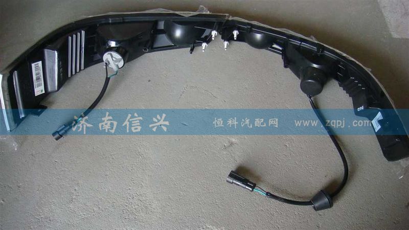 WG9925720004,前示廓灯(右),济南信兴汽车配件贸易有限公司