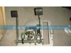 AZ9925360001,组合踏板操纵总成（带制动总泵和离合器总泵、踏板等）,济南信兴汽车配件贸易有限公司
