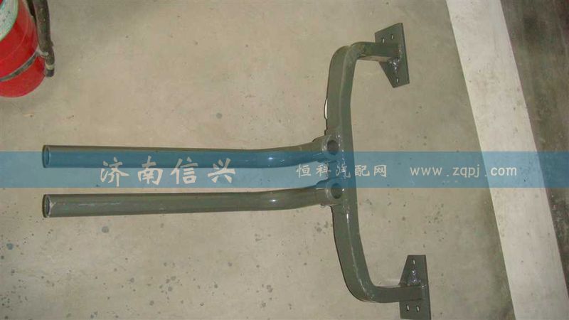 AZ9925950014,后挡泥板中间支架总成,济南信兴汽车配件贸易有限公司