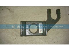 WG9925520037,左前簧压板,济南信兴汽车配件贸易有限公司