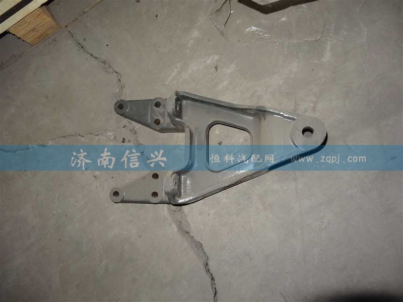 WG9925520617,左板簧支架总成(科曼),济南信兴汽车配件贸易有限公司