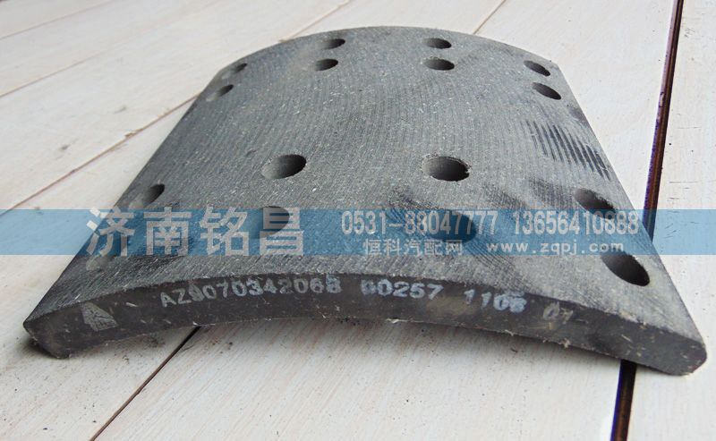 重汽豪沃T7后制动片/