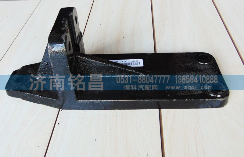 141811018002,欧曼发动机托架,济南铭昌汽车配件有限公司