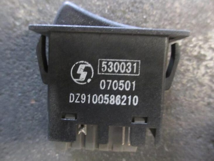 DZ9100586210,巡航功能恢复开关,济南尊龙(原天盛)陕汽配件销售有限公司
