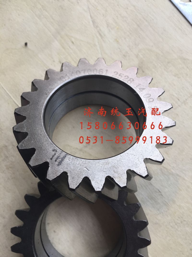 614070061潍柴WD615欧二发动机机油泵中间齿轮总成图2