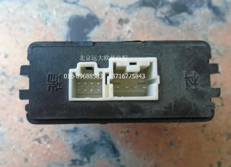 1B18037500020A0792A,三合一控制器（24V）,北京远大欧曼汽车配件有限公司