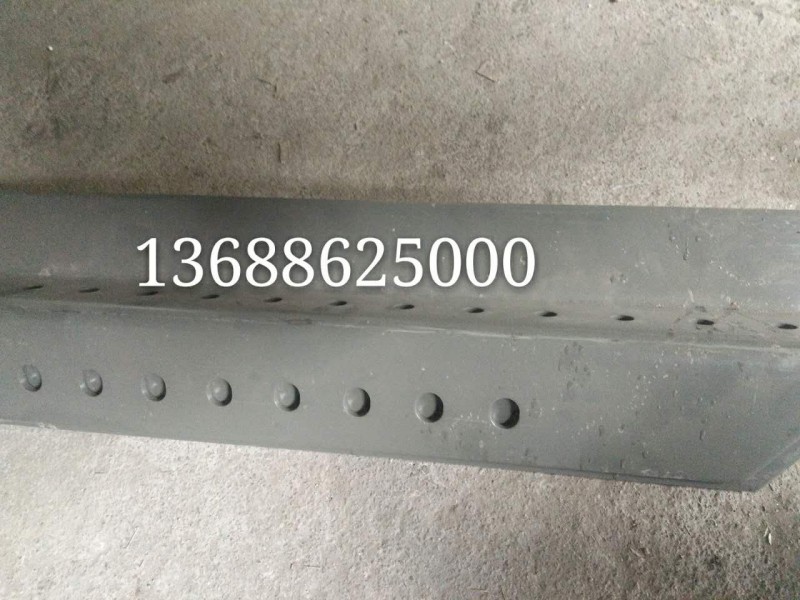 H000000024,牵引座角板,济南高盛重汽配件销售公司