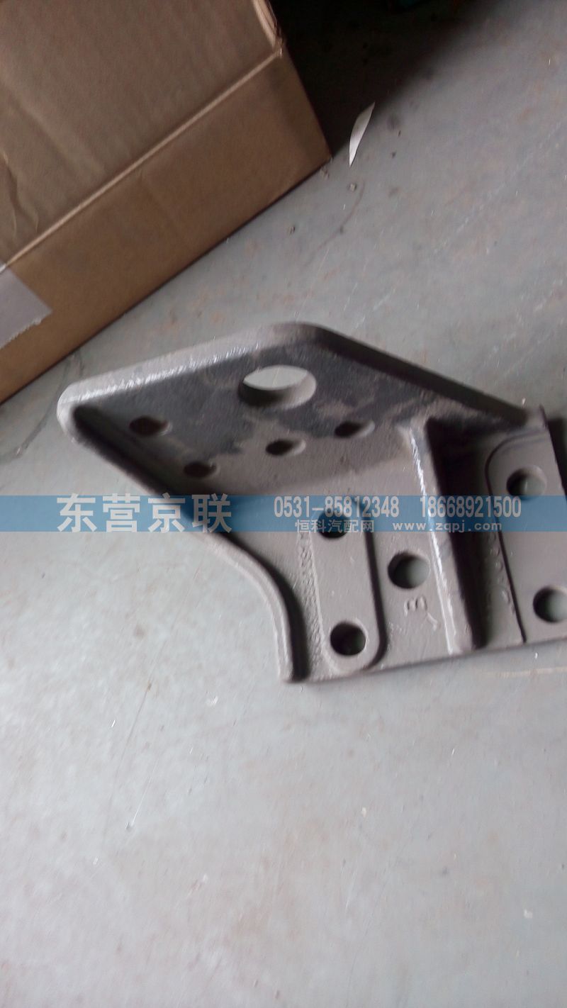WG9925930031右支架图1