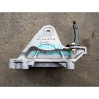 AZ1664430042  驾驶室左前悬过渡支架