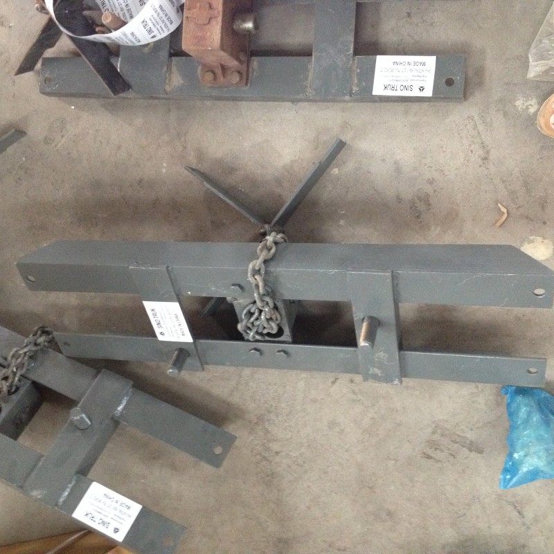 重汽豪沃斯太尔金王子备胎架底板AZ9725860210凯尔特/AZ9725860210