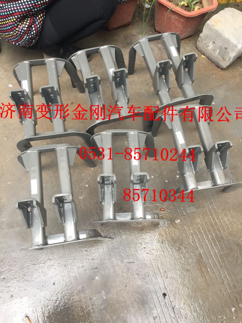 AZ9925930016,左踏板支架总成,济南变形金刚汽车配件有限公司