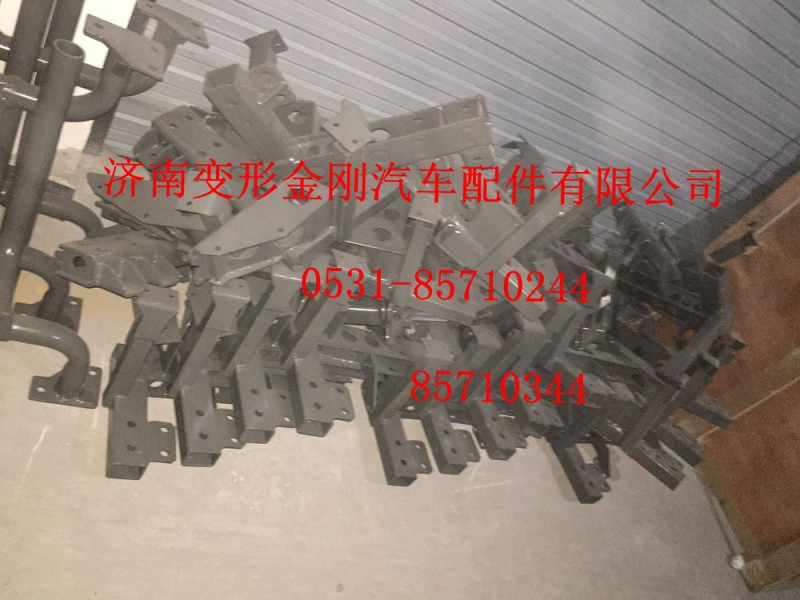 AZ9925930243,保险杠右支架总成,济南变形金刚汽车配件有限公司