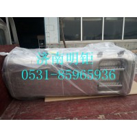 WG9925555698  带踏板油箱