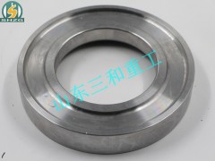 199012340019X,后轮油封座 带槽（白）,山东三和重工股份有限公司