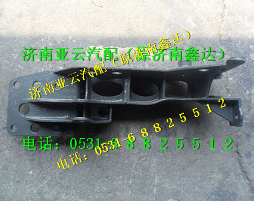 AZ1642440082,液压锁下支架右,济南鑫达重卡汽车配件有限公司
