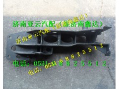 AZ1642440082,液压锁下支架右,济南鑫达重卡汽车配件有限公司