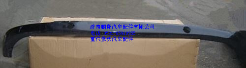 WG1664242101,重汽豪沃A7中位金属保险杠,济南鹏翔汽车配件有限公司