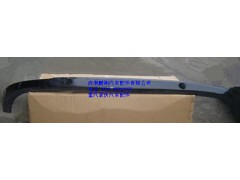 WG1664242101,重汽豪沃A7中位金属保险杠,济南鹏翔汽车配件有限公司