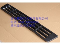 WG1642240018,重汽豪沃保险杠格栅,济南鹏翔汽车配件有限公司