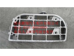 WG1684240704,重汽新斯太尔D7B右下脚踏板,济南鹏翔汽车配件有限公司