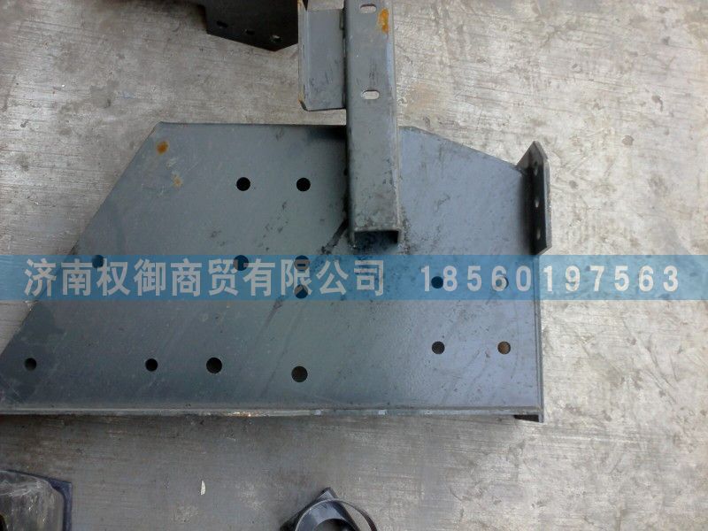 NZ9525930128,中国重汽豪运保险杆托架,济南权御进出口有限公司