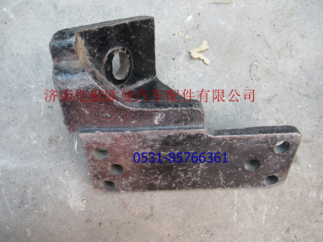 H1101070008A0,发动机前支撑支架右,济南恺航欧曼汽车配件有限公司