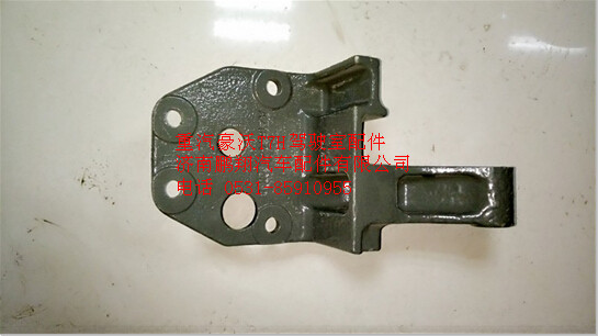 AZ1664440076,重汽豪沃T7H长驾驶室后悬右支架,济南鹏翔汽车配件有限公司