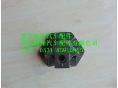199014520304,重汽豪沃前簧下支座,济南鹏翔汽车配件有限公司