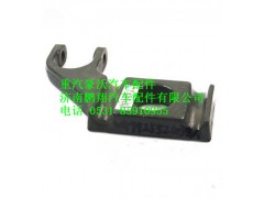 WG9925520038,重汽豪沃右前簧压板,济南鹏翔汽车配件有限公司