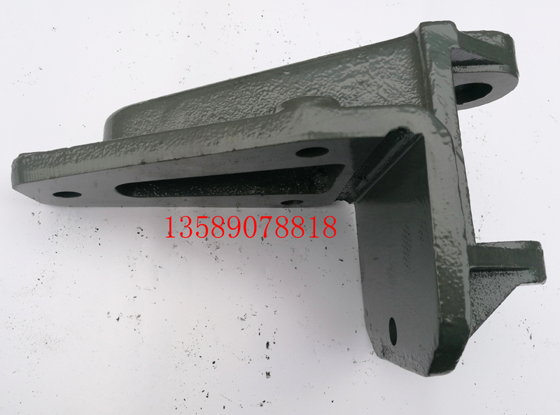 WG9731520004豪沃前簧后支架图1