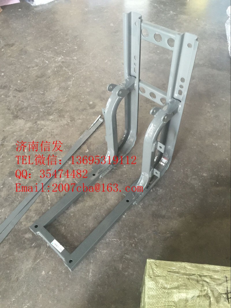 AZ9525560001,重汽T7H尿素箱支架,济南信发汽车配件有限公司