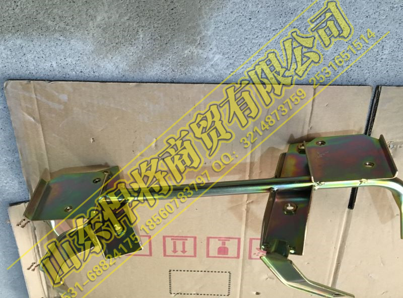 LG1611230011,HOWO左踏板支架,山东悍将商贸有限公司