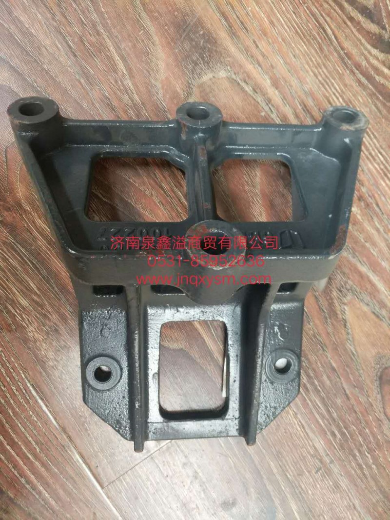 100100100227,左前悬置支架,济南泉鑫溢商贸有限公司