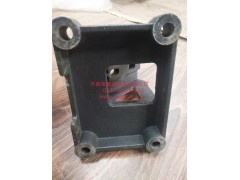 100100100395,前悬置支架,济南泉鑫溢商贸有限公司