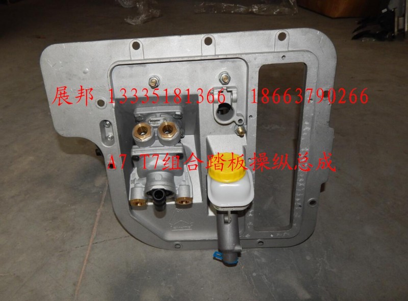 AZ9925360108,组合踏板操纵总成(高地板驾驶室/MAN发动机/出口) R,济南冠泽卡车配件营销中心