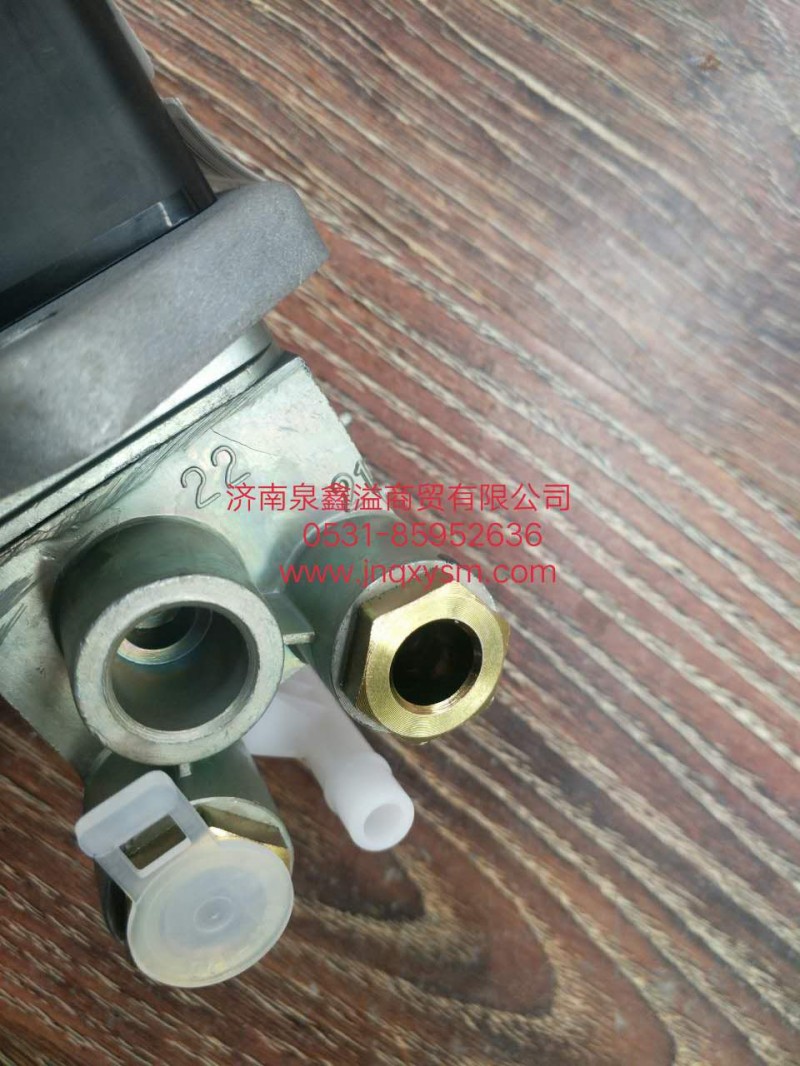 100352600004,挂车手阀,济南泉鑫溢商贸有限公司