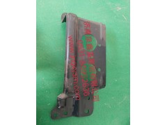 100442100044,右前组合灯外侧安装支架,济南泉鑫溢商贸有限公司