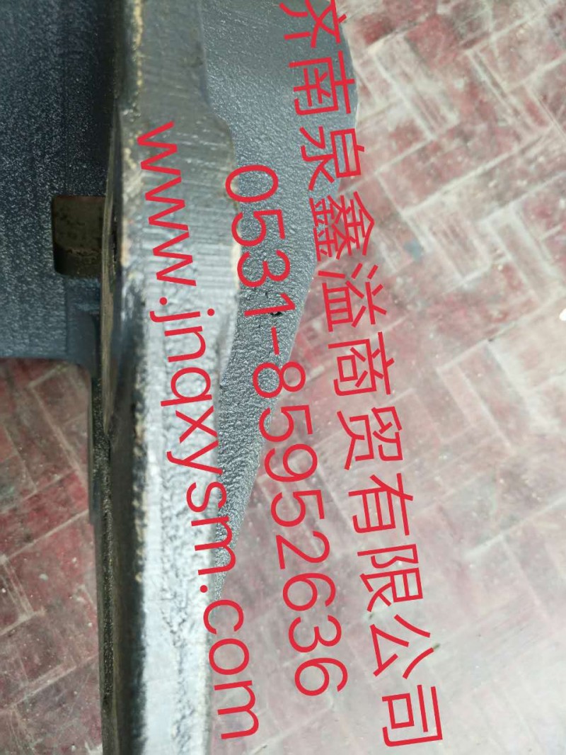 100290200032,二轴板簧卷耳左支架,济南泉鑫溢商贸有限公司