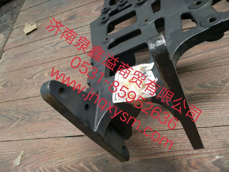 100280104935,车架右前铸件,济南泉鑫溢商贸有限公司
