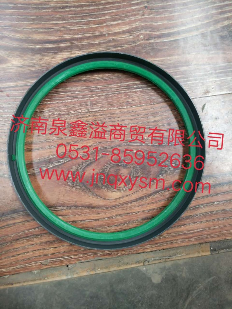 150240500032,LC300轮毂内油封（加大桥壳）,济南泉鑫溢商贸有限公司