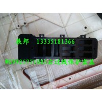 豪沃A7 右过线保护盒盖